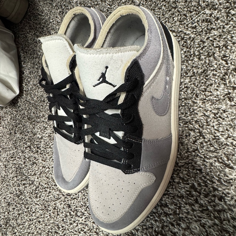 Jordan Men's Black and Gray Sneakers